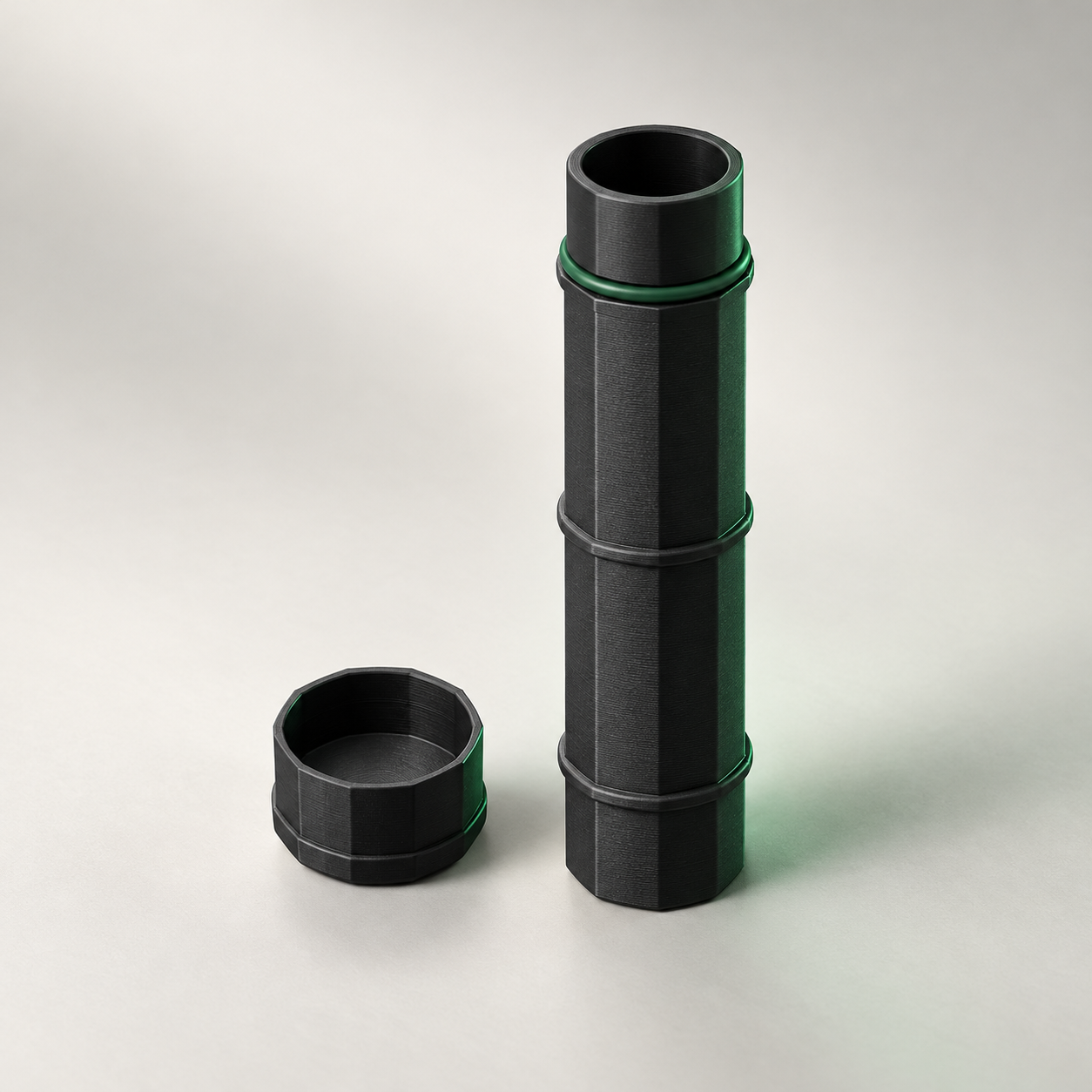 Tubo individual preto facetado aberto, com tampa separada e anel flexível de vedação